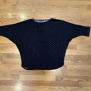 Cozy Curator SF w/Pockets! Size Small.